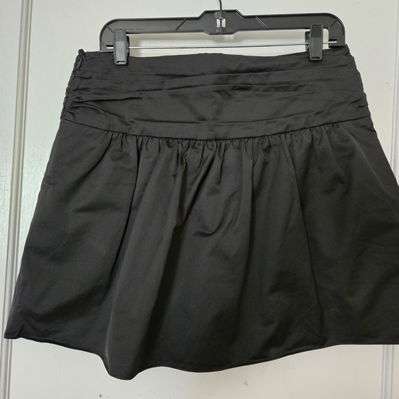 Gianni Bini Black Mini-Skirt - Size 8 - Picture 2 of 4